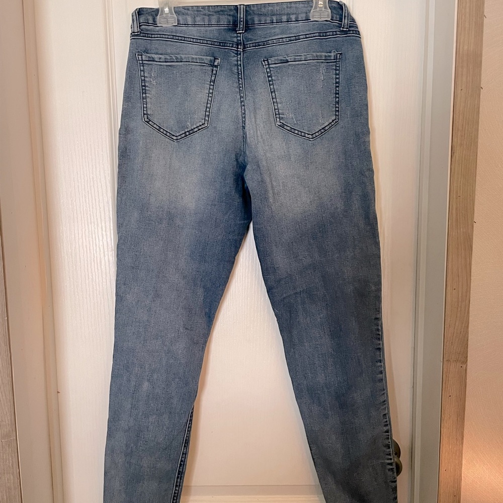 American Original Rewash Brand. Size 11. Love the fit and feel of these.